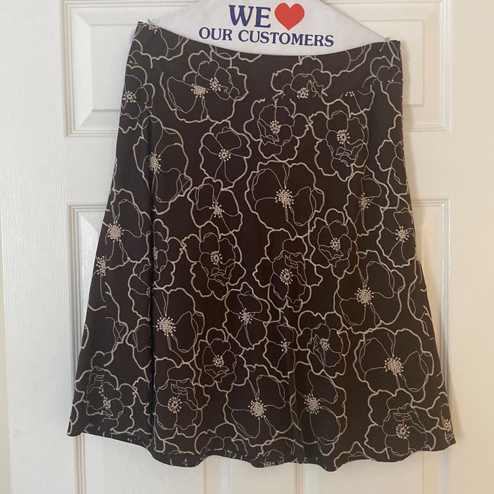 Brown with white pattern flowers midi skirt. Ann Taylor size 10. Like new.